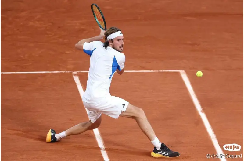 西班牙网球队轻取英国网球队,西西帕斯统治全场的简单介绍 西班牙网球队轻取英国网球队,西西帕斯统治全场的简单介绍