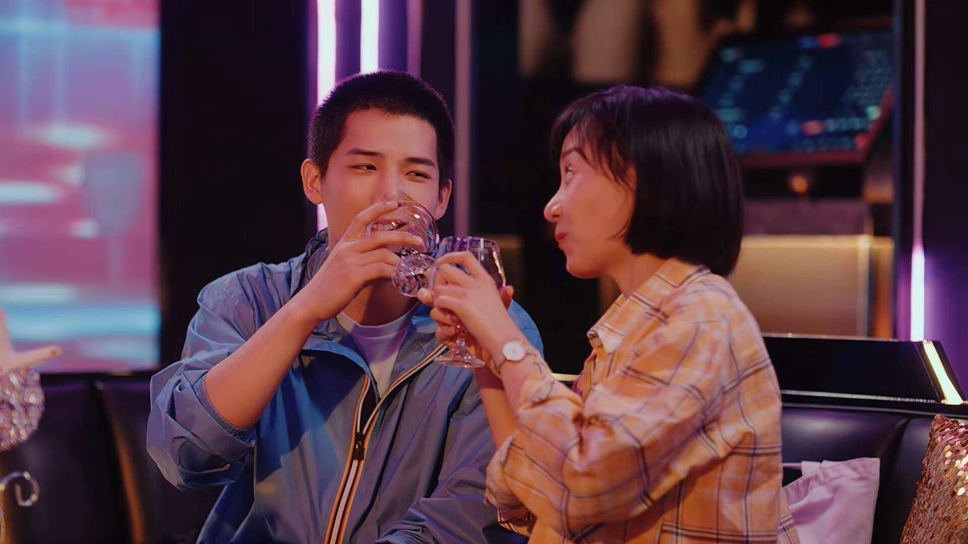 小贾伦绝杀破魔咒!湖人灭绿军夺魁,无名英雄颠覆总决赛剧本